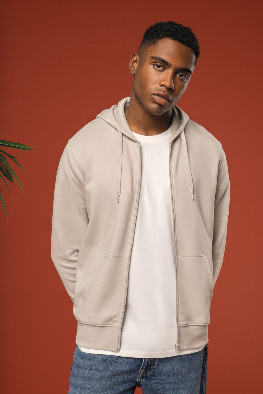 Sweatshirt sustentável com capuz e fecho de homem - Preto