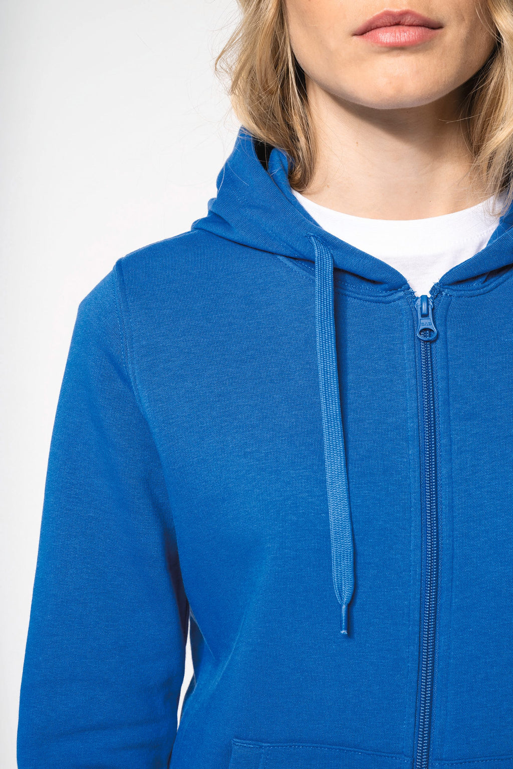 Sweatshirt sustentável com capuz e fecho de senhora