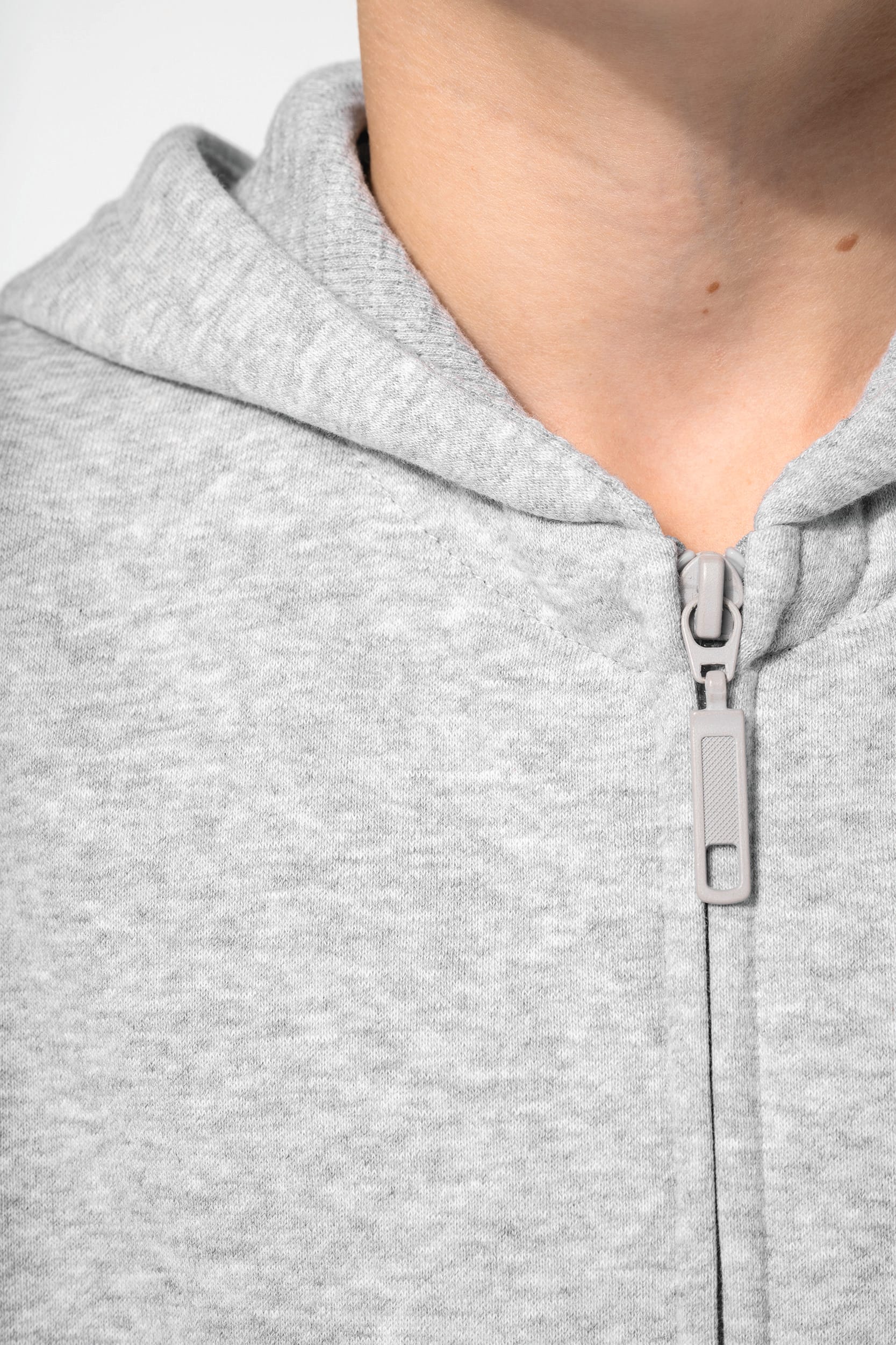 Sweatshirt reciclada com fecho e capuz criança