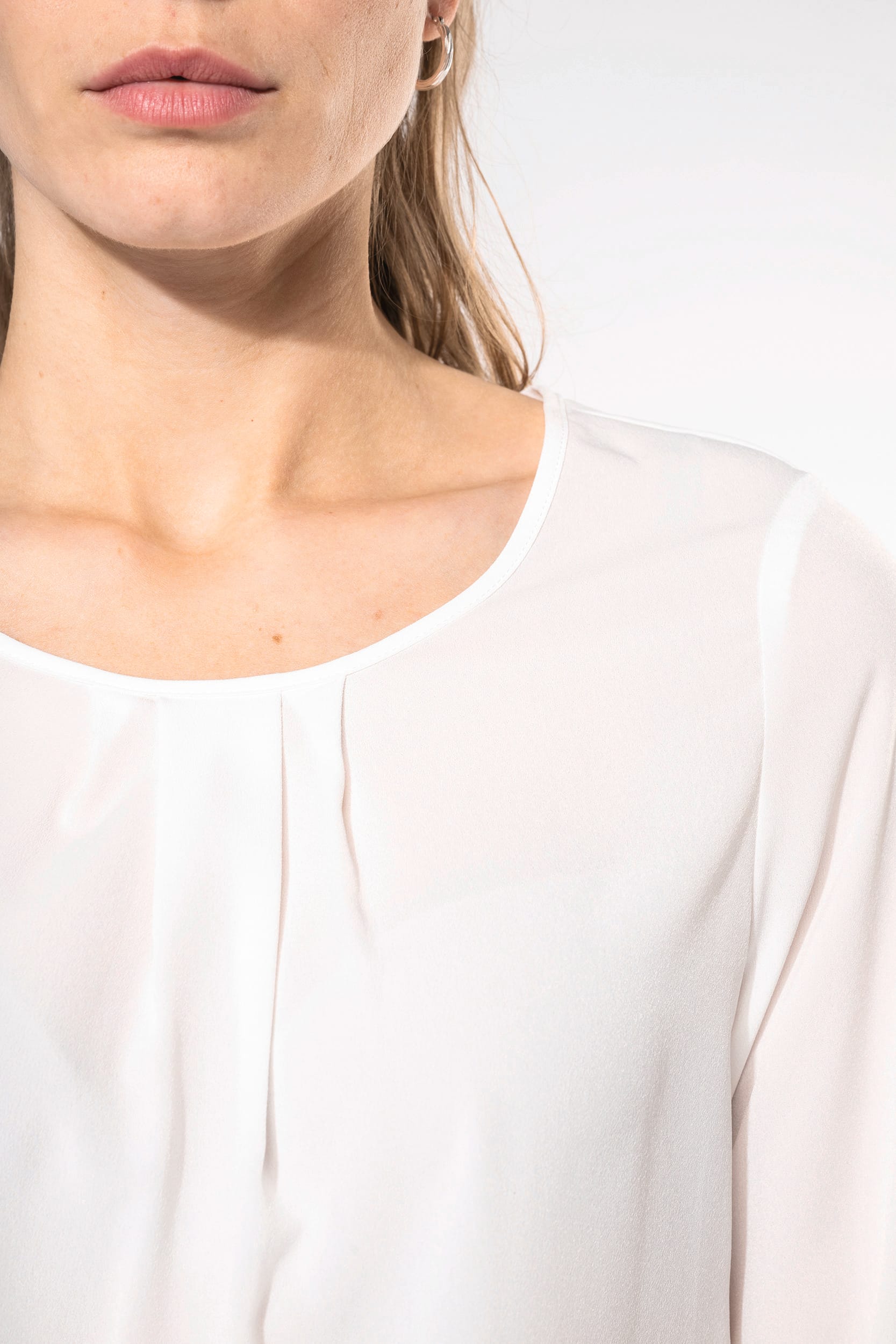 Blusa de senhora em crepe de manga comprida