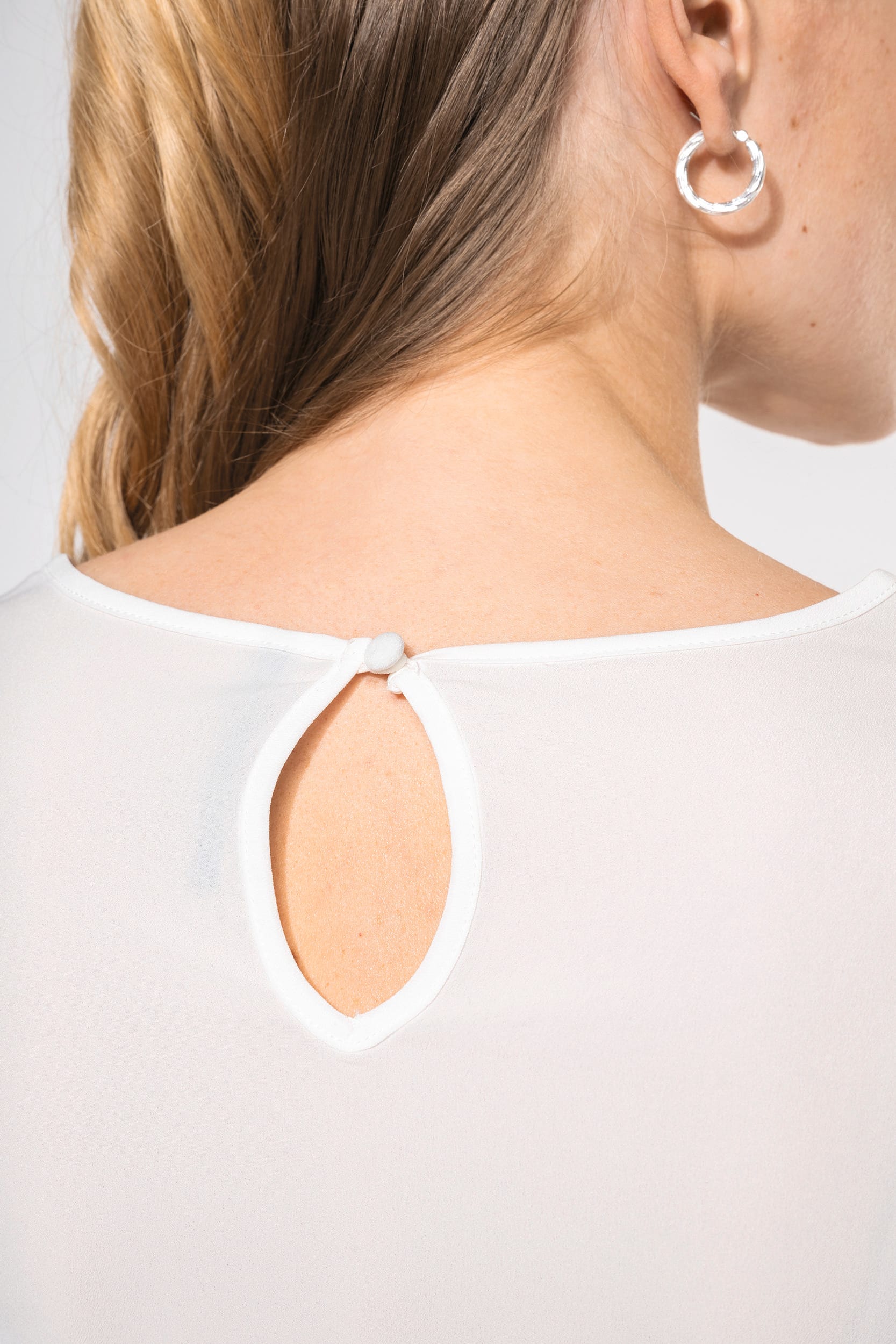 Blusa de senhora em crepe de manga comprida