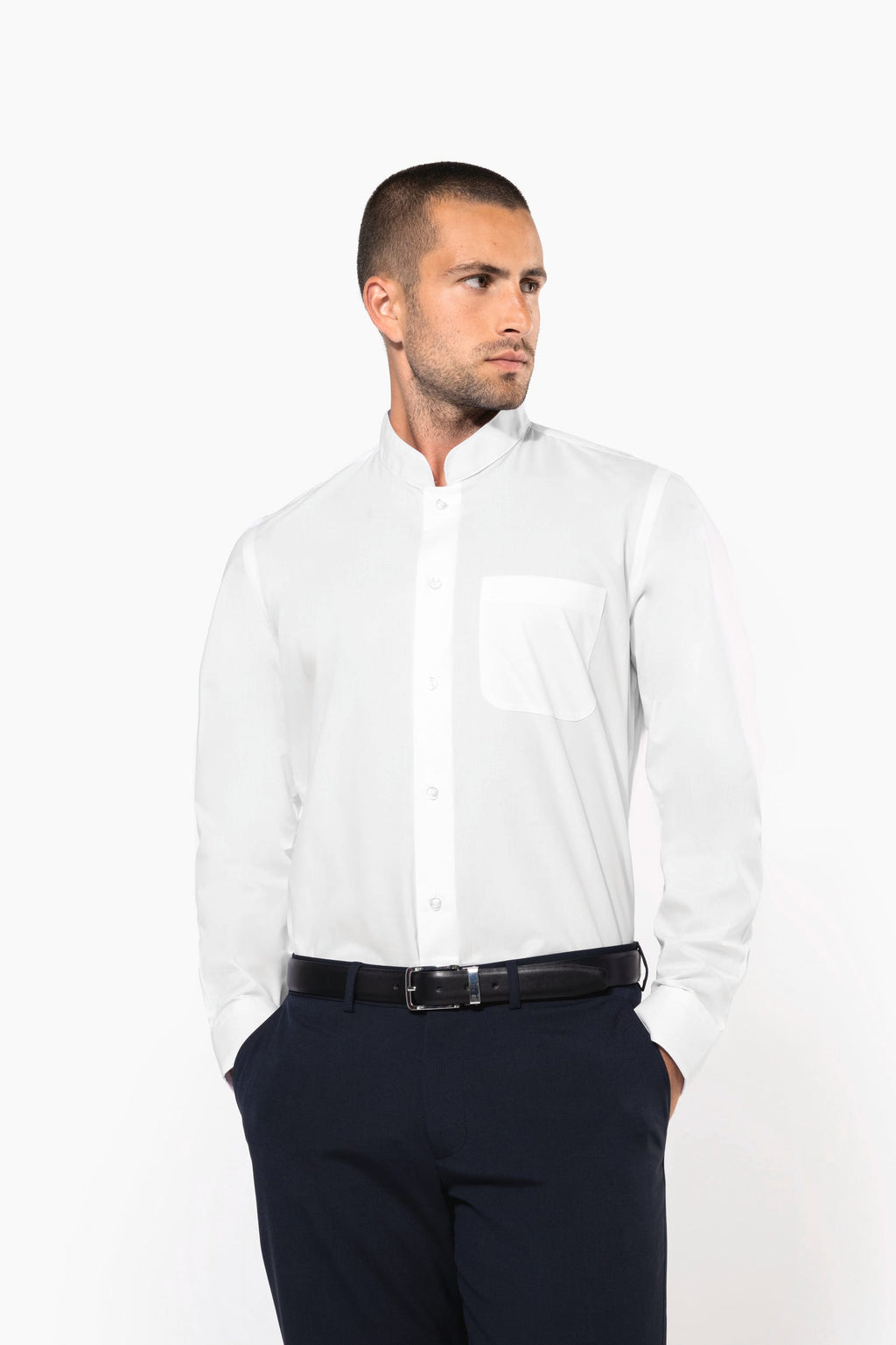 Camisa de homem com gola à padre de manga comprida