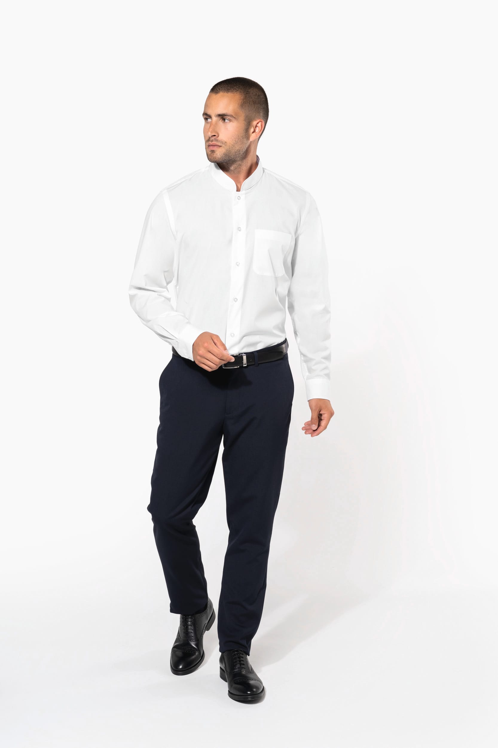 Camisa de homem com gola à padre de manga comprida