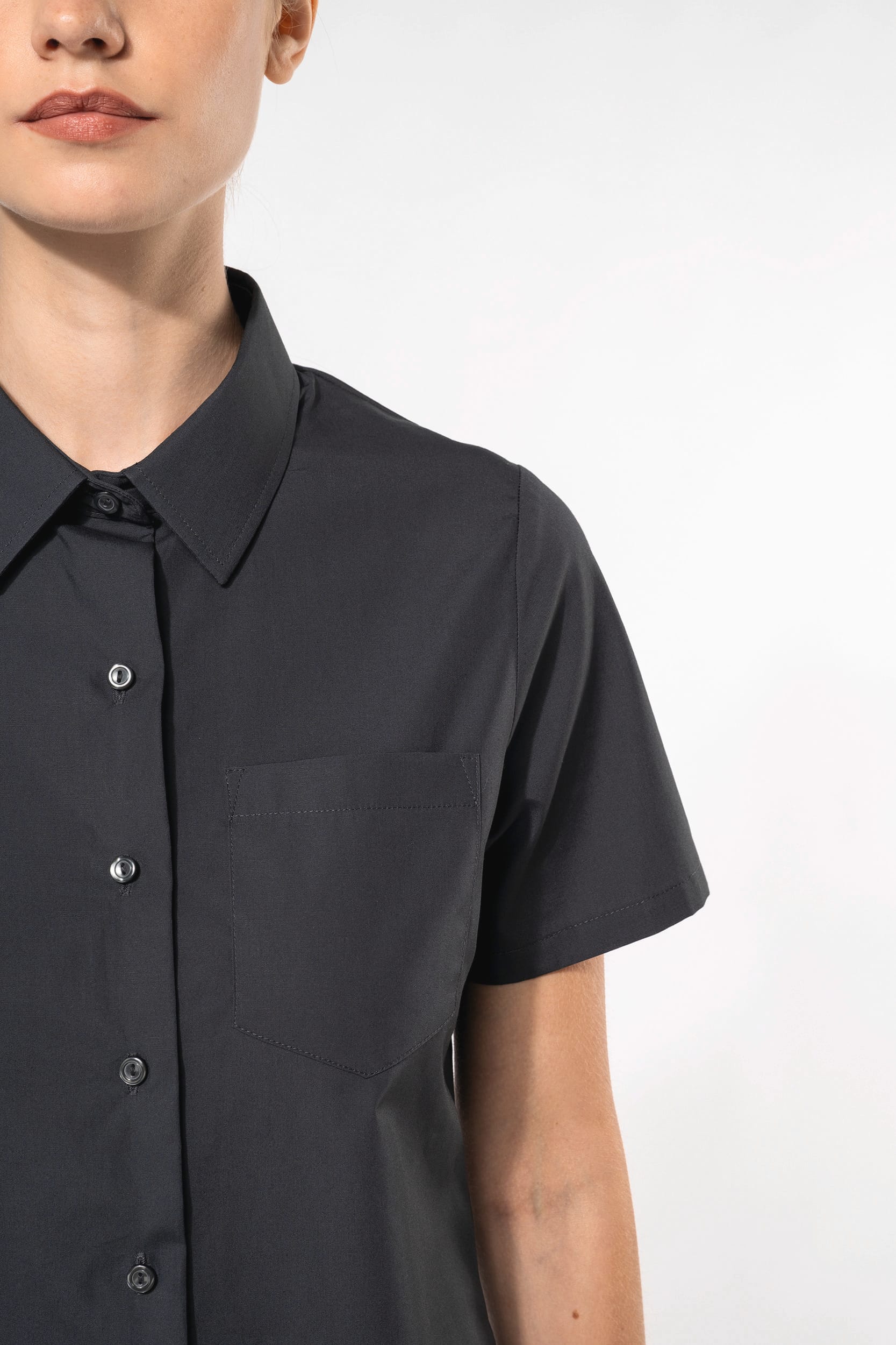 Camisa de senhora manga curta em popeline tratamento fácil
