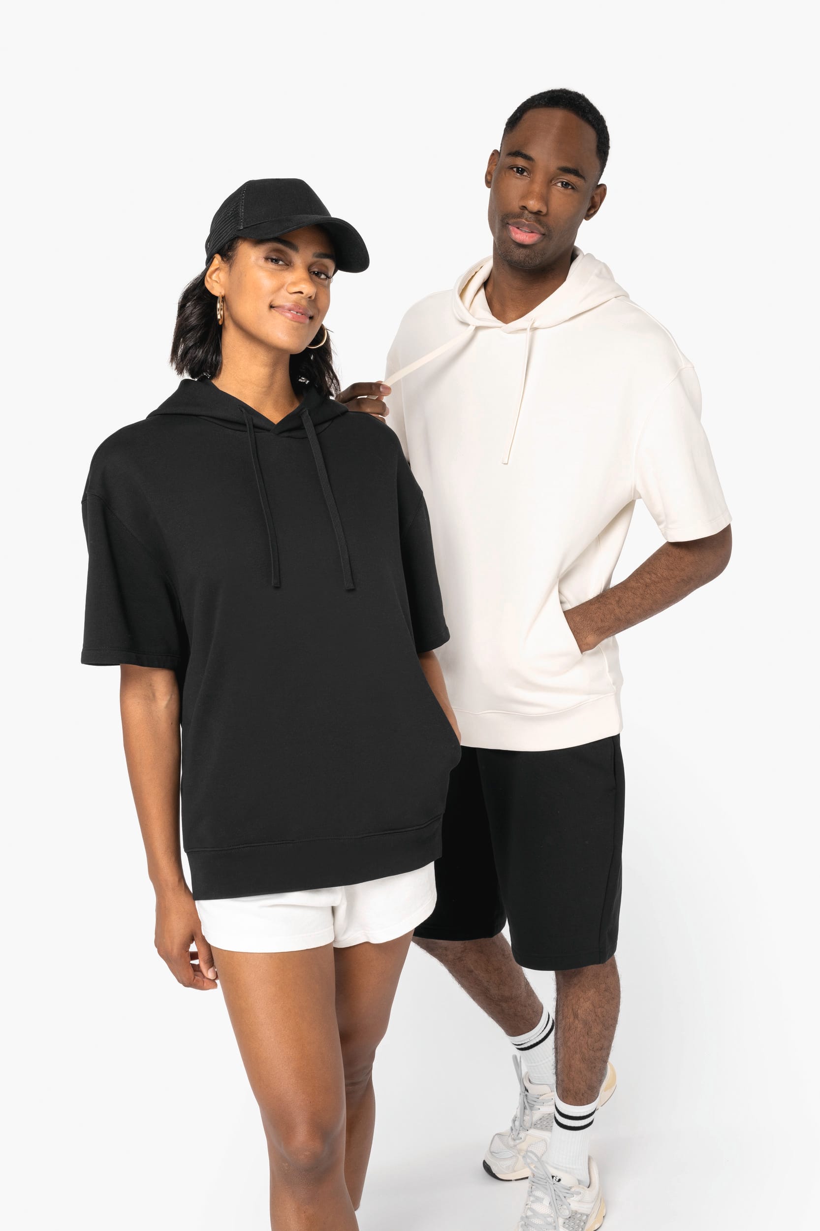 Sweatshirt sustentável com capuz e ombros descaídos manga curta French Terry unissexo - Preto