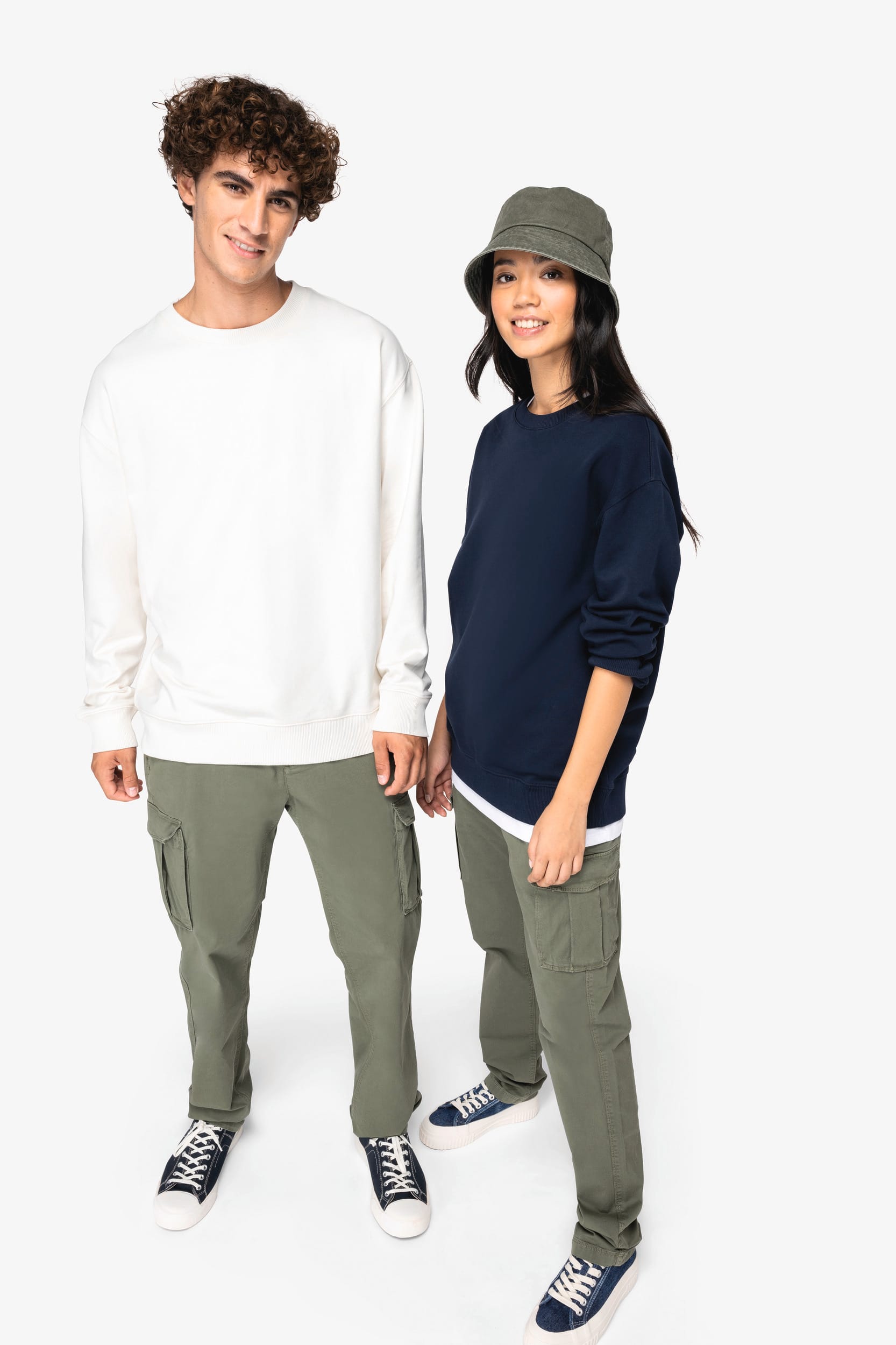 Sweatshirt sustentável decote redondo com ombros descaídos French Terry unissexo