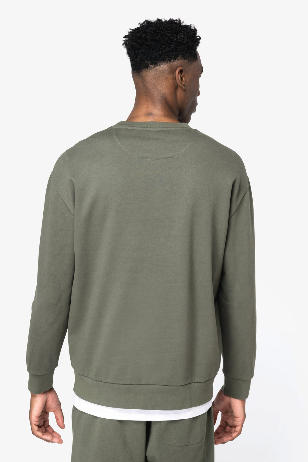 Sweatshirt sustentável decote redondo com ombros descaídos cardada unissexo
