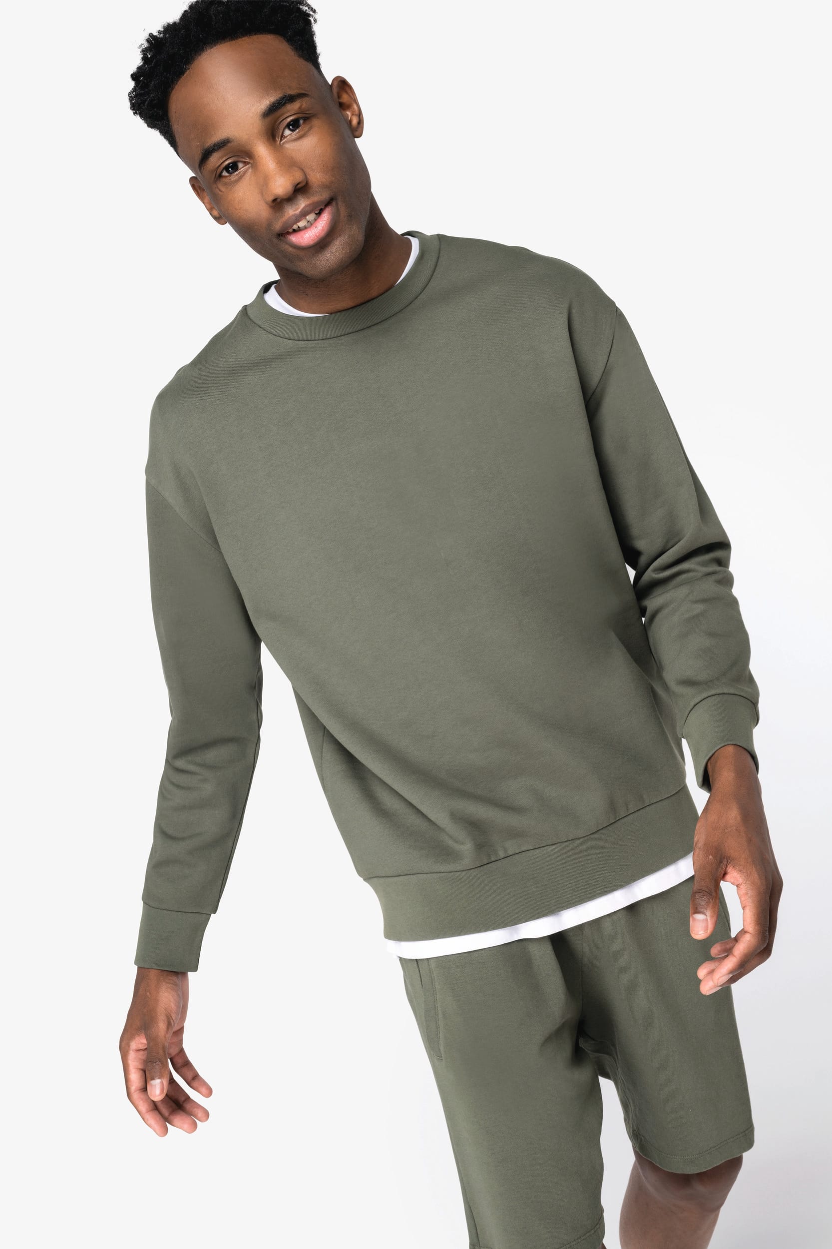 Sweatshirt sustentável decote redondo com ombros descaídos cardada unissexo