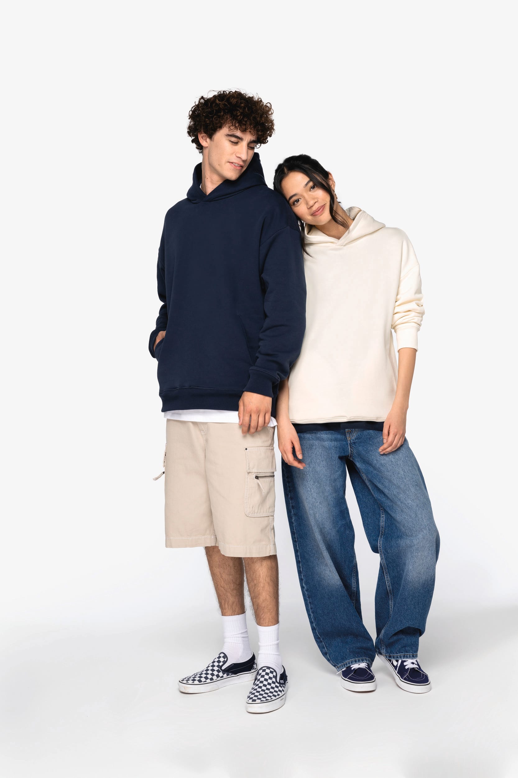 Sweatshirt sustentável com capuz oversize unissexo - Preto