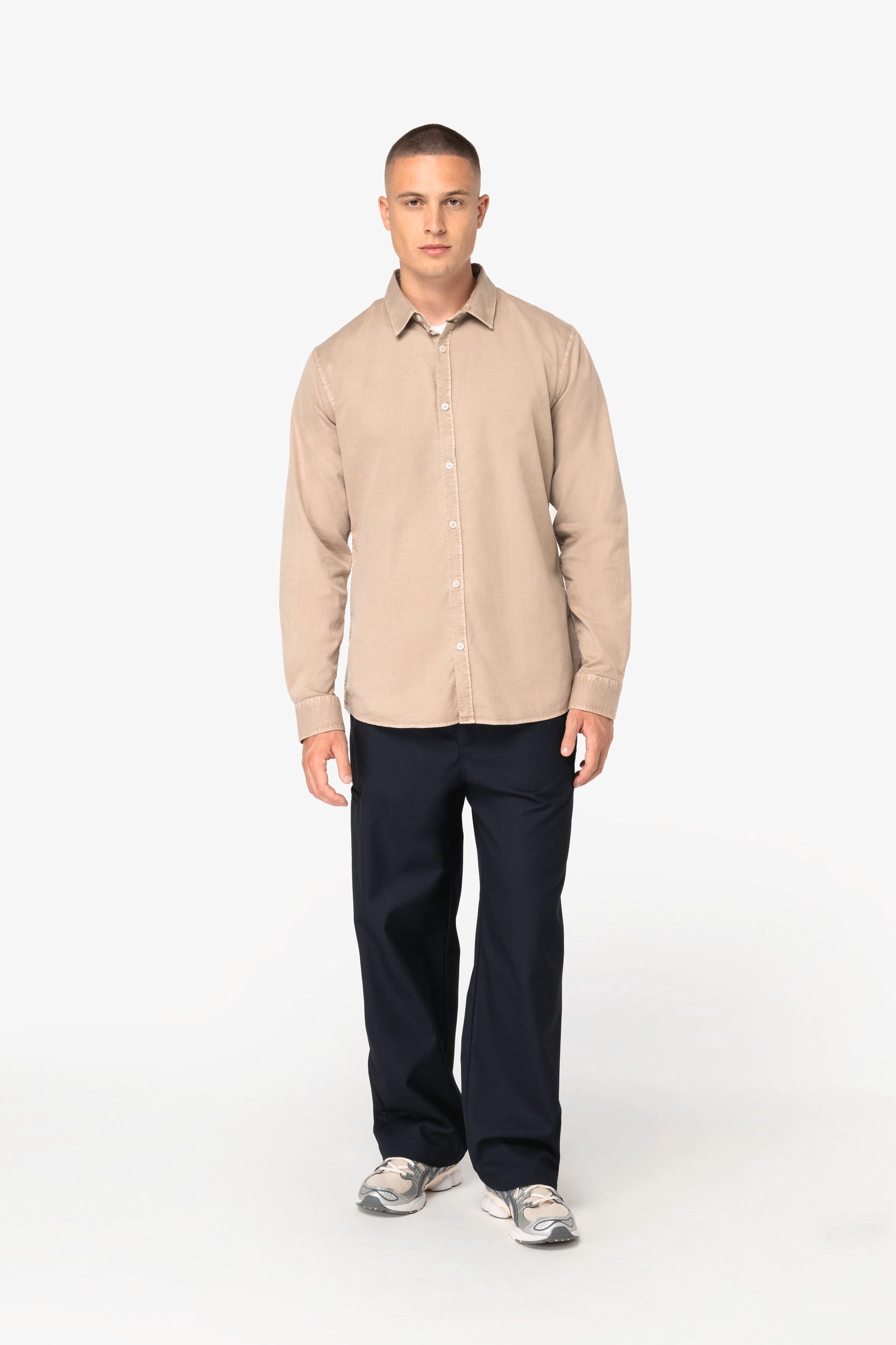 Camisa sustentável com aspecto lavado de homem