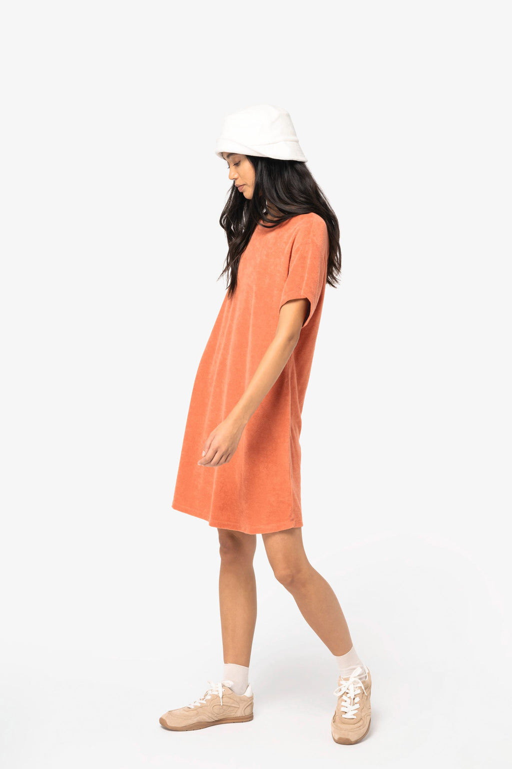 Vestido sustentável em malha turca com ombros descaídos de senhora
