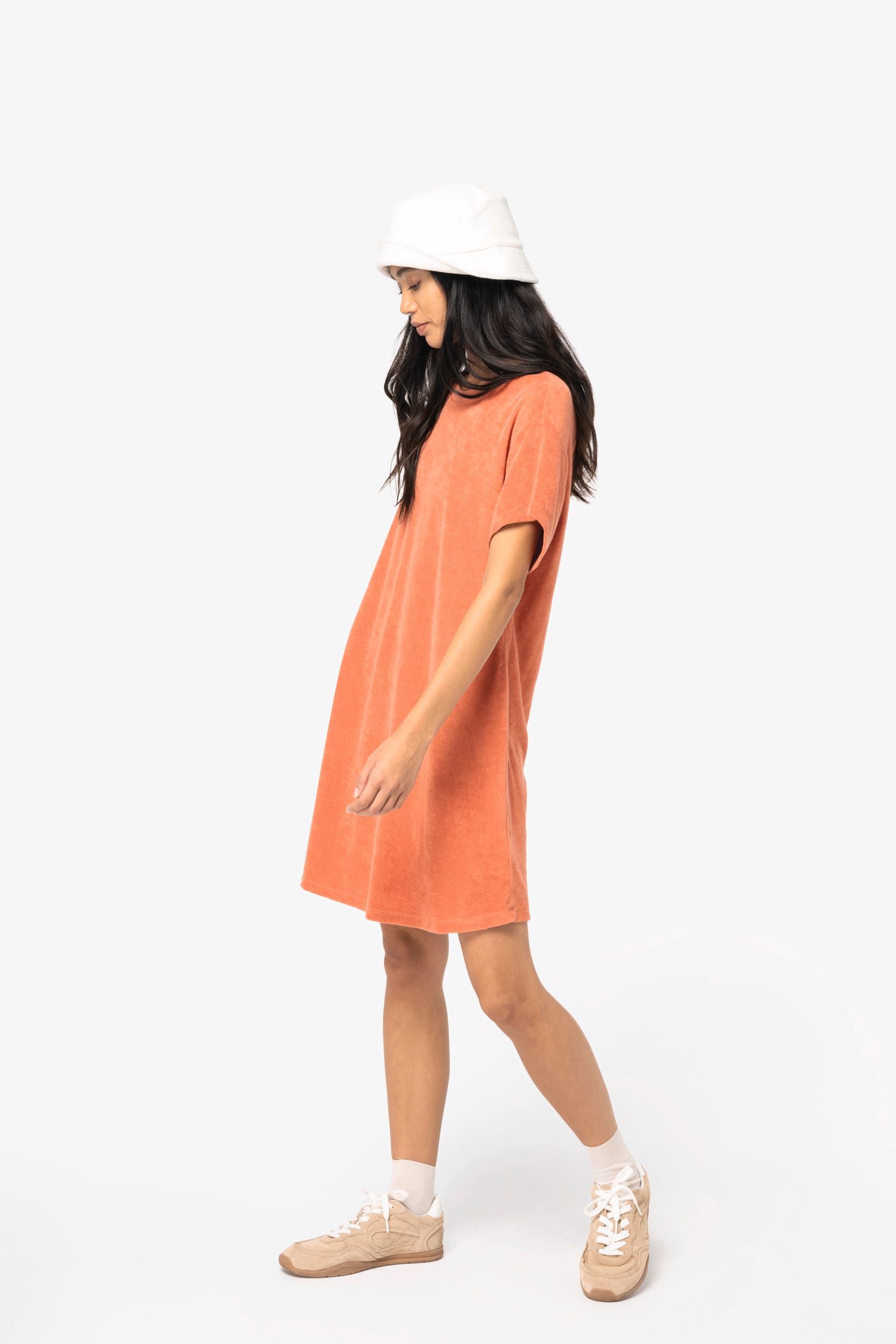 Vestido sustentável em malha turca com ombros descaídos de senhora