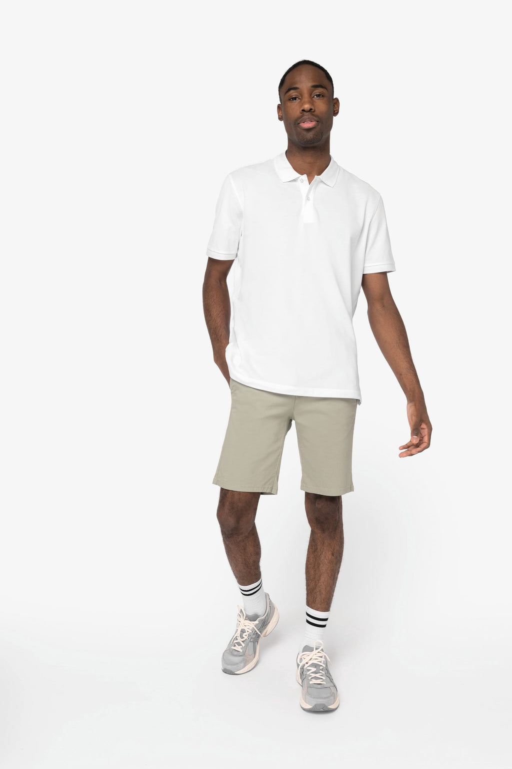 Bermuda chino sustentável de homem