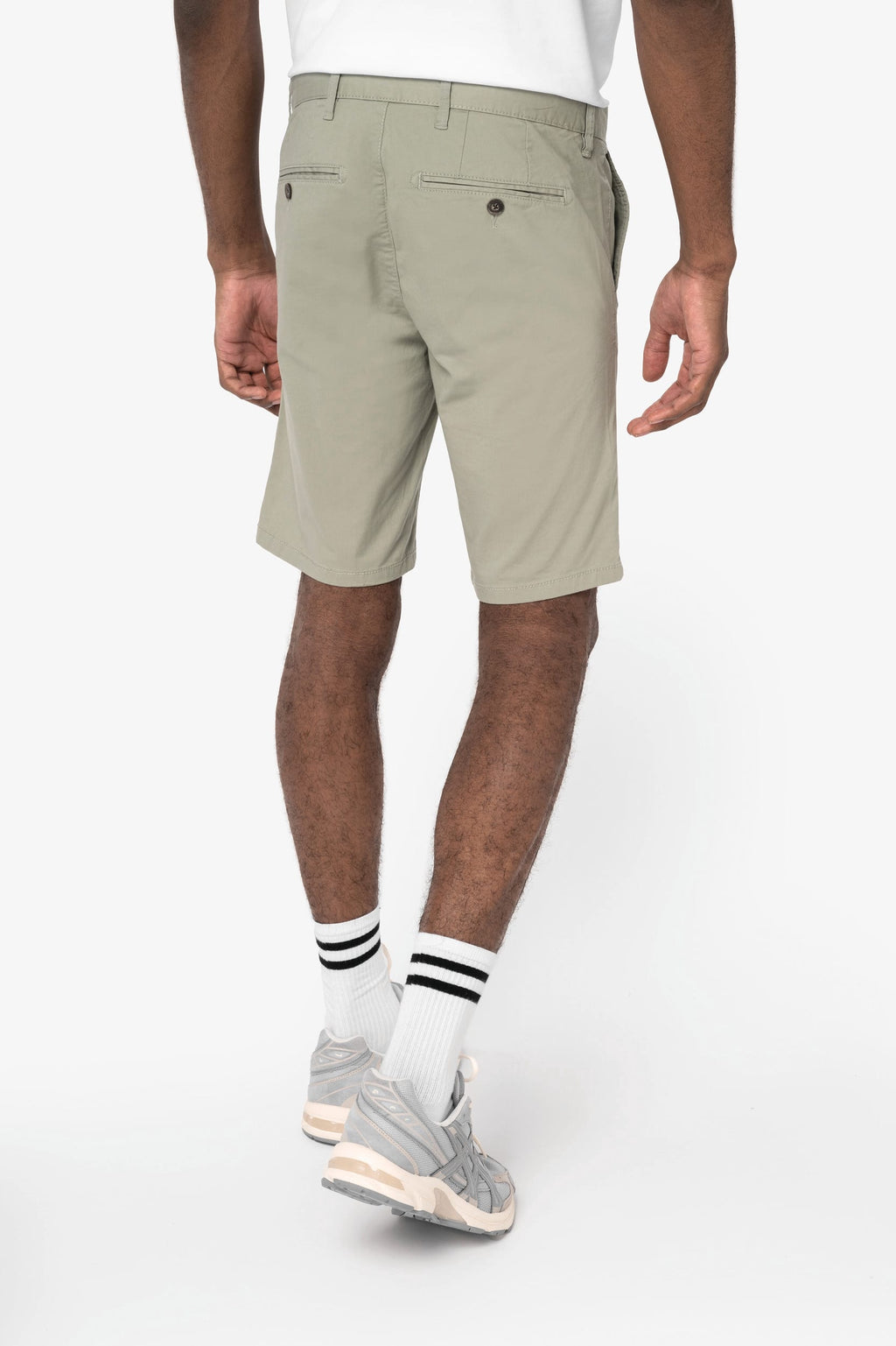 Bermuda chino sustentável de homem
